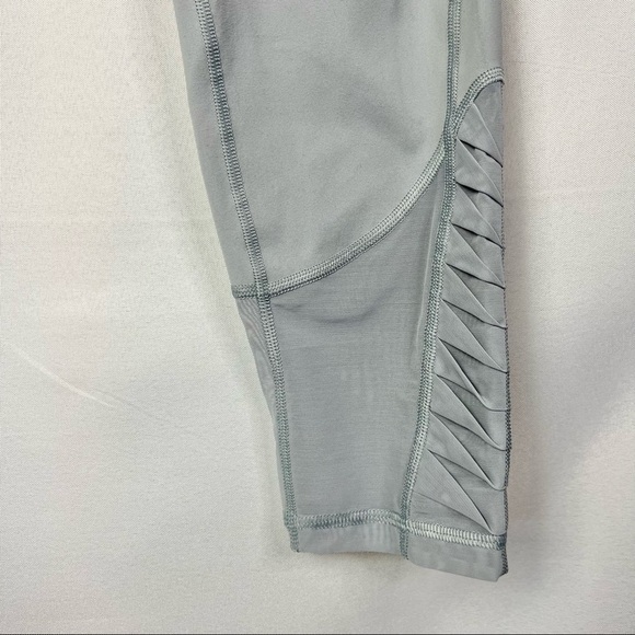 Victoria's Secret Sport VSX Knockout Light Gray 7/8 Athletic Leggings L - Picture 5 of 6